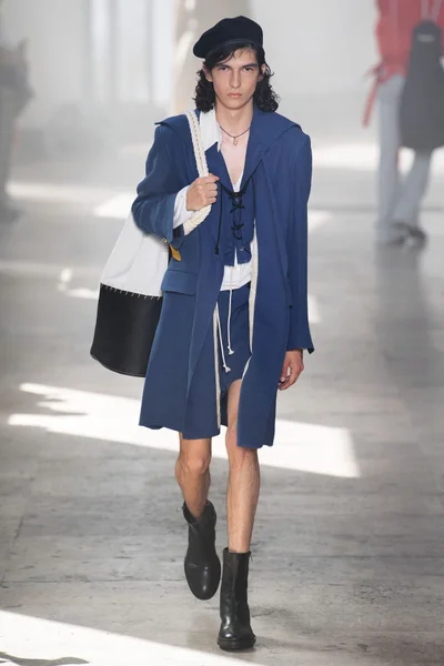Look 32